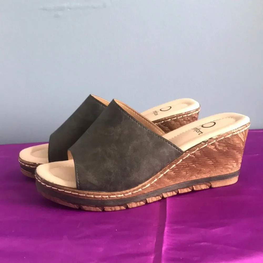 NWOT B Comfort charcoal gray faux leather slip on summer wedge sandals size 10